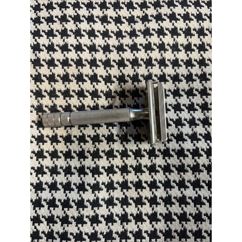 Vintage Gillette Regus Double Edge Razor Shave Silver Tone Made in the USA